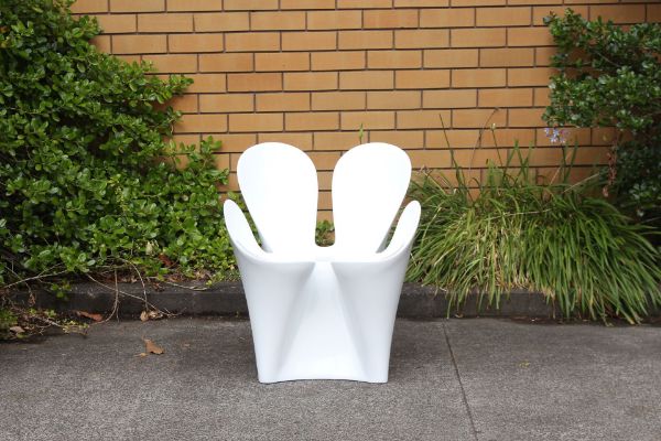 Picture of REPLICA CLOVER Chair (Fiber Glass) - White