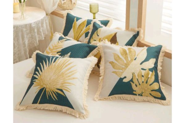 Picture of GOLDEN Leaf Fringe Trim Cushions with Inner (45cmx45cm)